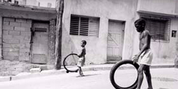 La rue, les enfants à Cuba